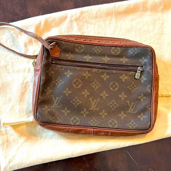Authentic Louis Vuitton Monogram Wristlet - Picture 1 of 16